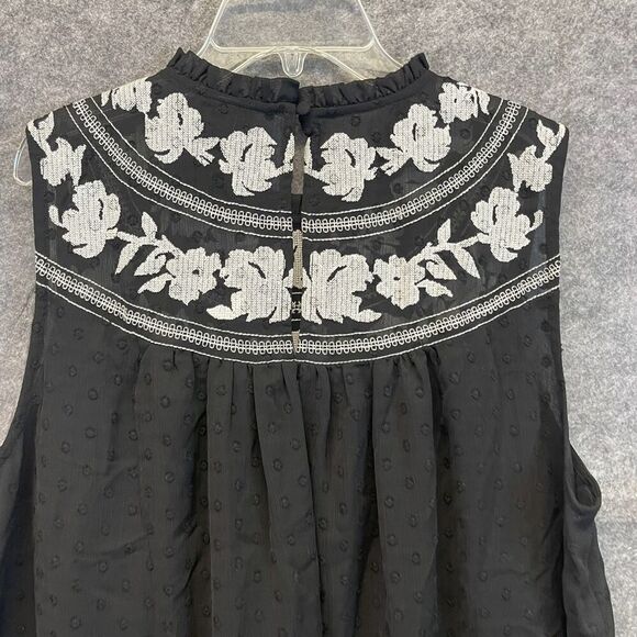 TORRID Top Size 1 (1X) Black White Clip Dot Embroidered Chiffon Sleeveless EUC - Picture 14 of 16